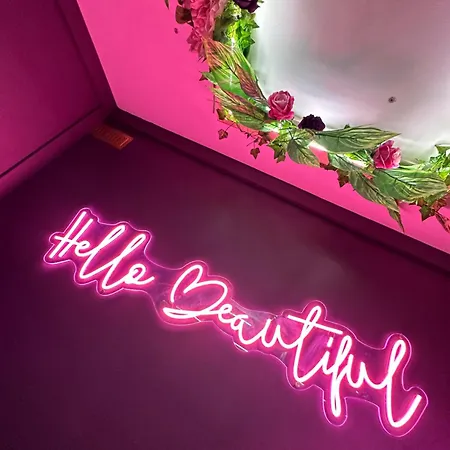The Ultimate Hen With Bar & Makeup *