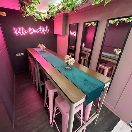 The Ultimate Hen With Bar & Makeup Aparthotel *