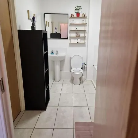 Two Bed In Sportscity Apartment