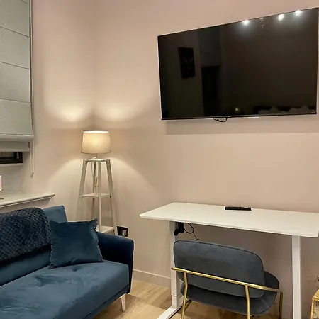 Stunning 2 Bed In Greater Apartament *