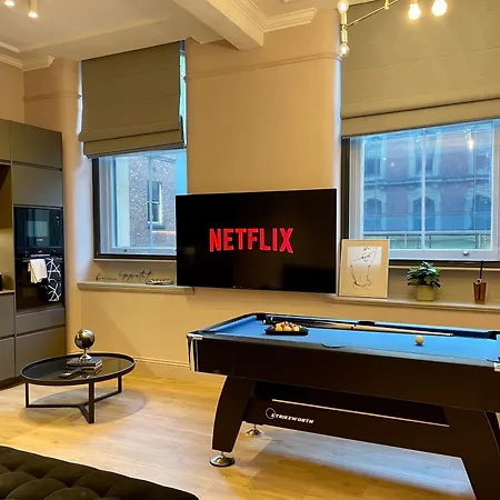 Stunning 2 Bed In Greater Apartment *
