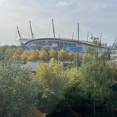 Balcony - Views Of Etihad Stadium - Near Coop Live Arena - Free Parking 아파트 *