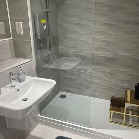 Stylish Flat In Old Trafford Apartment