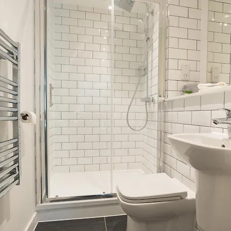 Morden 2 Bed - Old Trafford Apartment Manchester