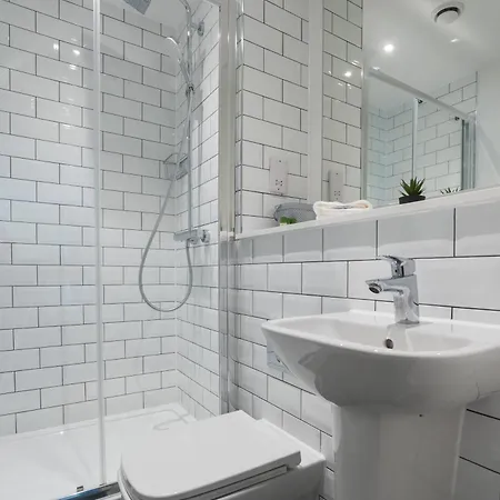 Morden 2 Bed - Old Trafford