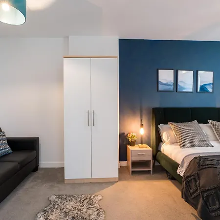 Morden 2 Bed - Old Trafford *