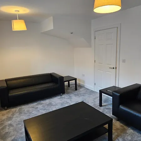 בית נופש 2 Bed House In Manchesrer מנצ'סטר