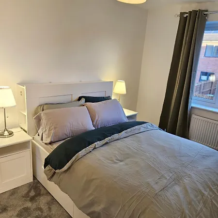 2 Bed House In Manchesrer * מנצ'סטר