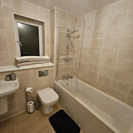 2 Bed House In Manchesrer * מנצ'סטר