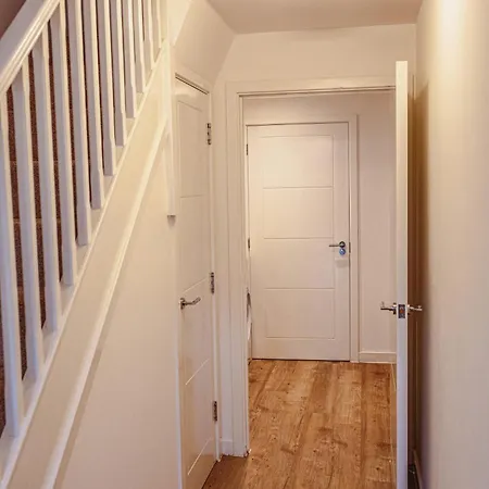 Beautifully Fab 3 Bedroom 4 Beds New 8 Guests Stretford Trafford *