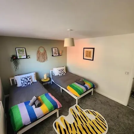 Newly Renovated 5 Bed + 5 Bath! Prázdninový dům *