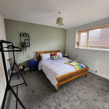 Newly Renovated 5 Bed + 5 Bath! Manchester