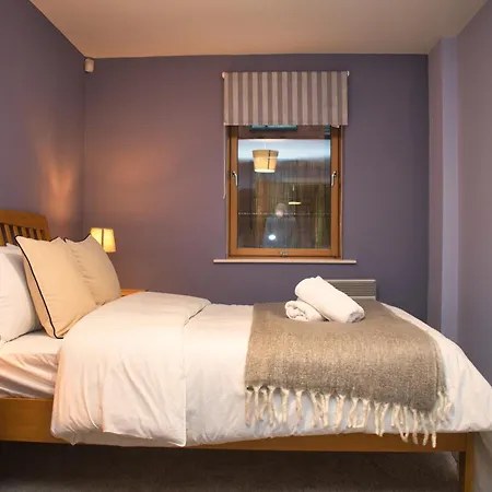 Spacious 2bdr By Torr Group Short Lets & Serviced With Free Underground Allocated Parking Apartman Manchester