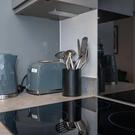 Cosy 1 Bed - Perfect For Long By Valore Services