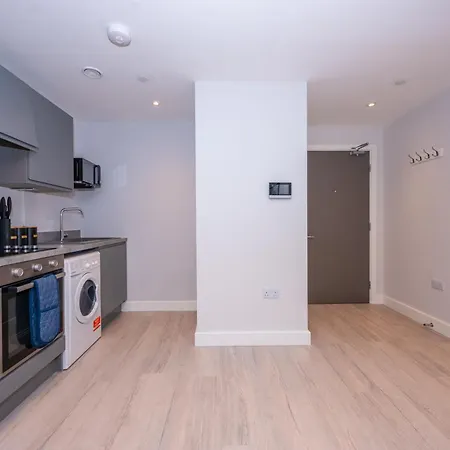 Cosy 1 Bed - Perfect For Long By Valore Services Διαμέρισμα *