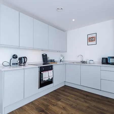 Hilltop Serviced - Salford Quays *