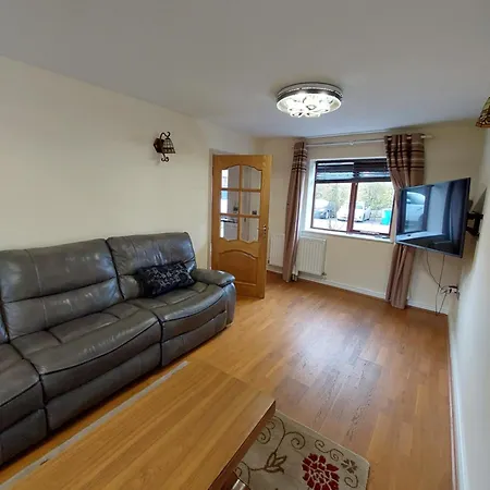 Dobcross Close Apartment