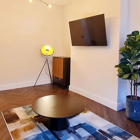 Casa de Férias Stunning Luxury Spacious - 5 Bedrooms - Rest & Recharge In Manchester