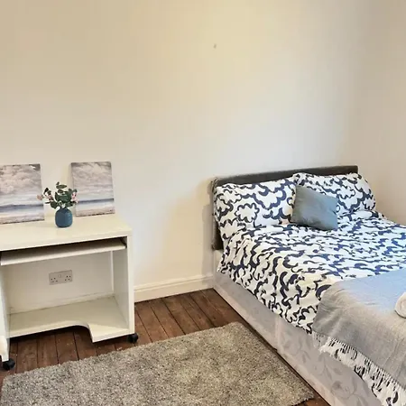 Didsbury Gem ! Free Onsite Parking ! Stylish &