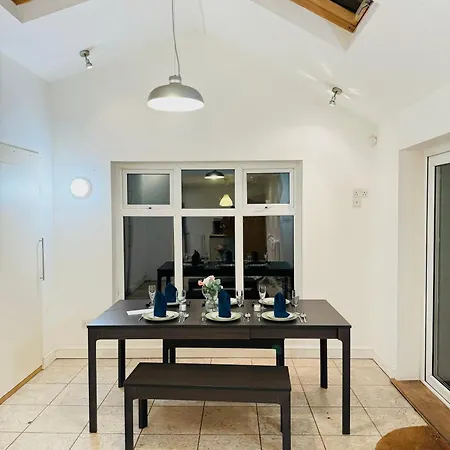 Didsbury Gem ! Free Onsite Parking ! Stylish &