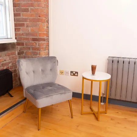 Two Bed In Converted Centre Mill Apartment *