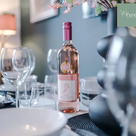 Purestay Manchester: Stylish Five-bedroom House With Free Parking Holiday home Manchester