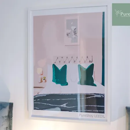 Stylish Five Bedroom House By Purestay Short & Serviced Free Parking *
