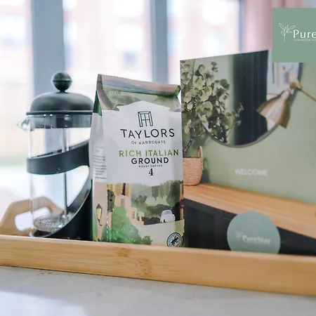 Purestay Manchester: Stylish Five-bedroom House With Free Parking Holiday home Manchester