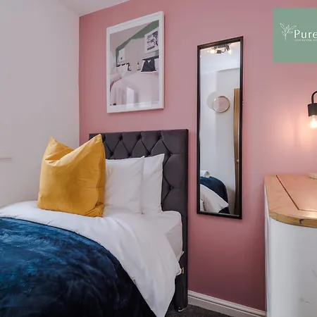 Stylish Five Bedroom House By Purestay Short & Serviced Free Parking * マンチェスター