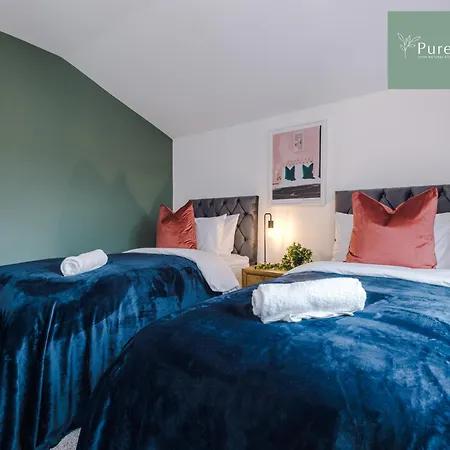 Stylish Five Bedroom House By Purestay Short & Serviced Free Parking