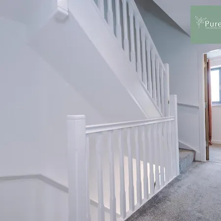 Stylish Five Bedroom House By Purestay Short & Serviced Free Parking 別荘 マンチェスター