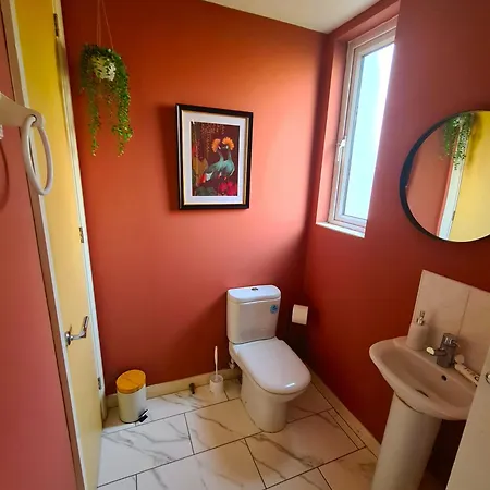 3 Bed House Etihad Stadium, Coop Live Private Parking With Optional Hot Tub Σπίτι διακοπών *