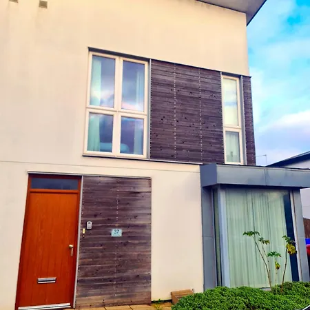 3 Bed House Etihad Stadium, Coop Live Private Parking With Optional Hot Tub Ferienhaus Manchester