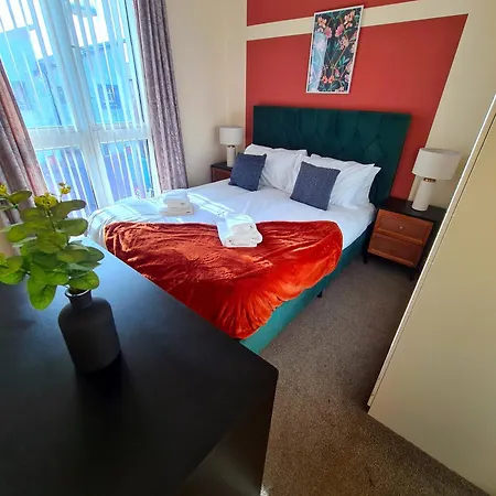 Ferienhaus 3 Bed House Etihad Stadium, Coop Live Private Parking With Optional Hot Tub Manchester