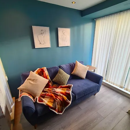 Ferienhaus 3 Bed House Etihad Stadium, Coop Live Private Parking With Optional Hot Tub