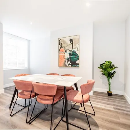 Apartamento Hassle-free & Handsome Brand-new 3-bed *