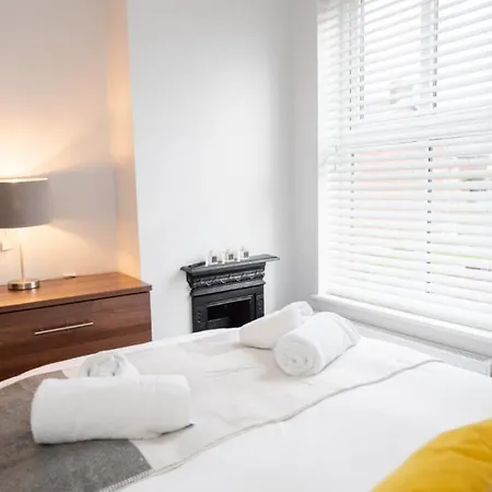 Hassle-free & Handsome Brand-new 3-bed Apartamento Manchester