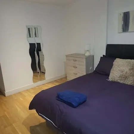דירה Striking 1 Bedroom