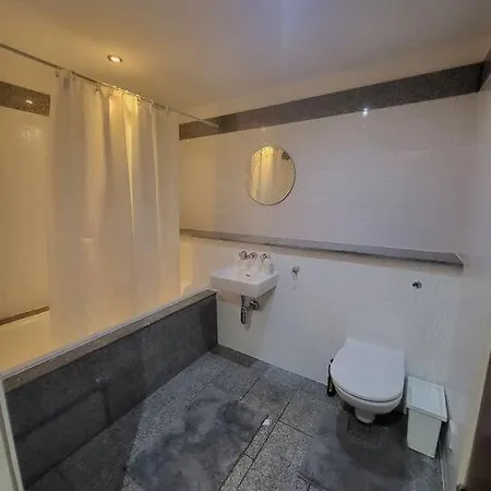 Striking 1 Bedroom מנצ'סטר