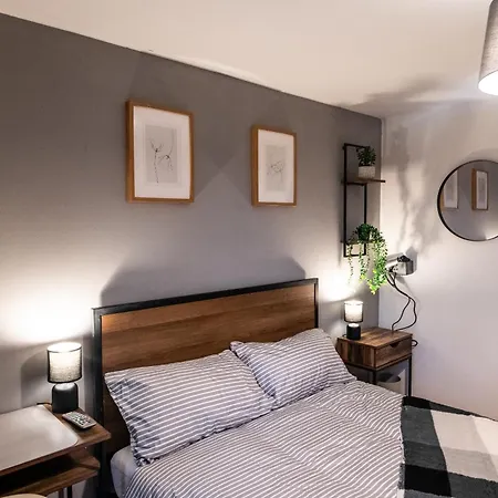 Centre 2bed, Sleeps 6, Free Wi-fi