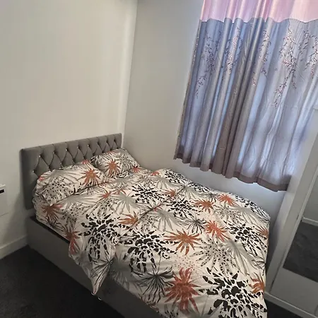 Lovely 1 Bed In Salford