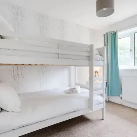 Сasa de vacaciones New Build House Near Trafford Centre With Drive *