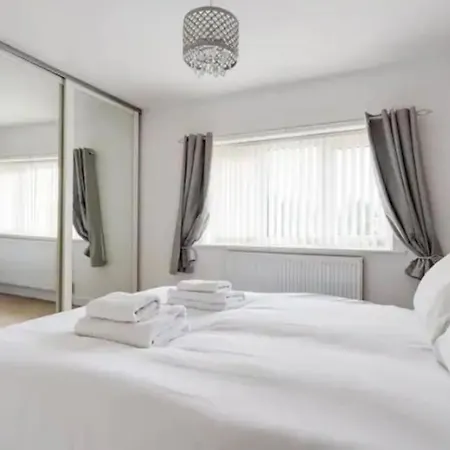 New Build House Near Trafford Centre With Drive