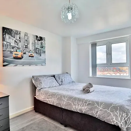 Modern 2 Bed Highclere Flat For And Contractor Groups In - Free Parking - By Nmb Serviced アパート マンチェスター