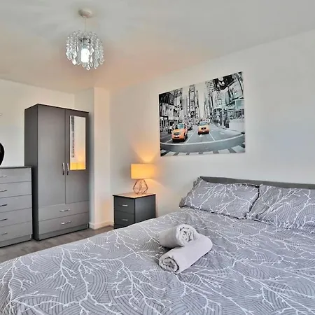 Modern 2 Bed Highclere Flat For And Contractor Groups In - Free Parking - By Nmb Serviced * Manchester