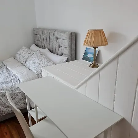 Scotland Street, Newton Heath Guest house *