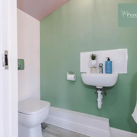 Spacious 5-bedroom Contractor House Sleeps 7 With Parking By Purestay Σπίτι διακοπών Μάντσεστερ