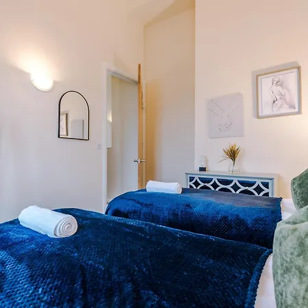 Beautiful House Near Etihad With Free Wifi & Parking- Sleeps 6 By Purestay * Μάντσεστερ