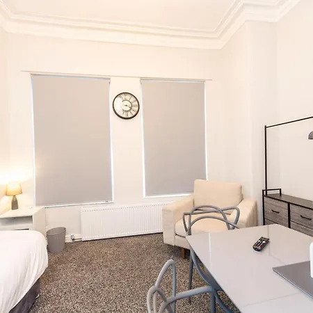 Benoit Apartman Manchester