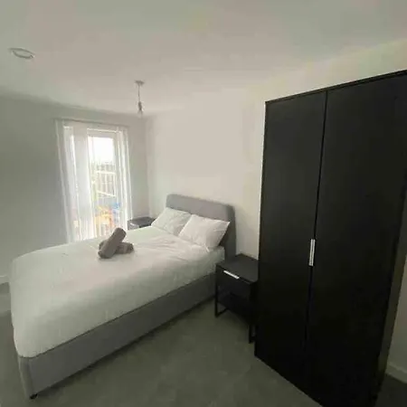 Luxury 2 Bedroom In The Heart Of *